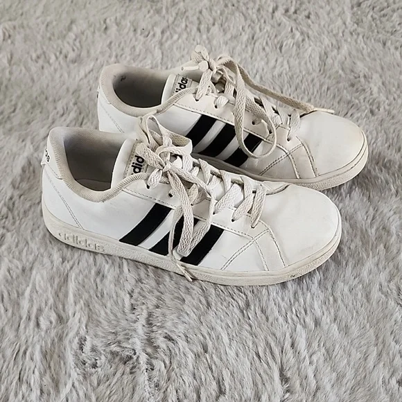 Adidas superstar girls 3.5 Good used condition - Picture 2 of 5